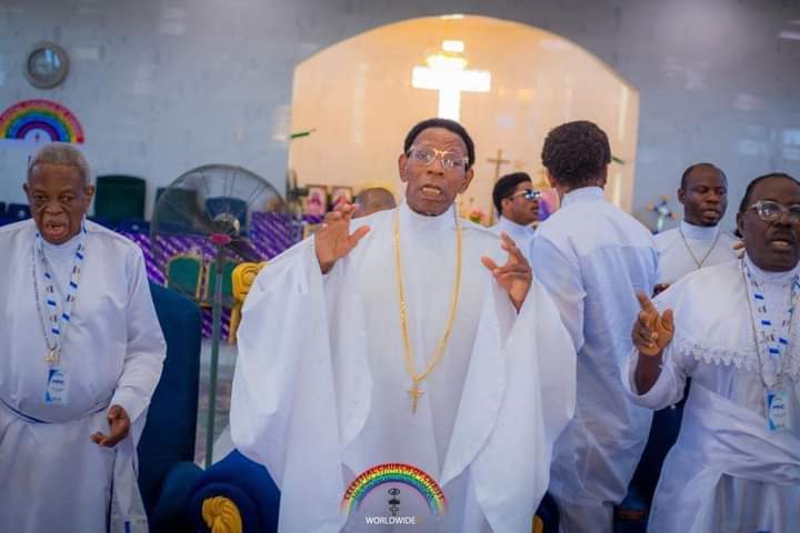 BREAKING NEWS: PASTOR SUMMONS CCC MOORE CATHEDRAL ILE IFE! Regional Crisis abandoned…..